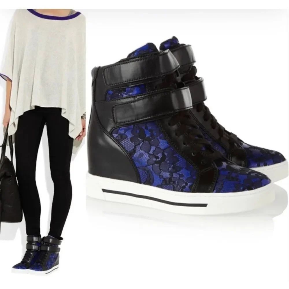Sz 40/10 Marc Jacob’s MBMJ vintage blue/black lace l wedge fashion sneakers